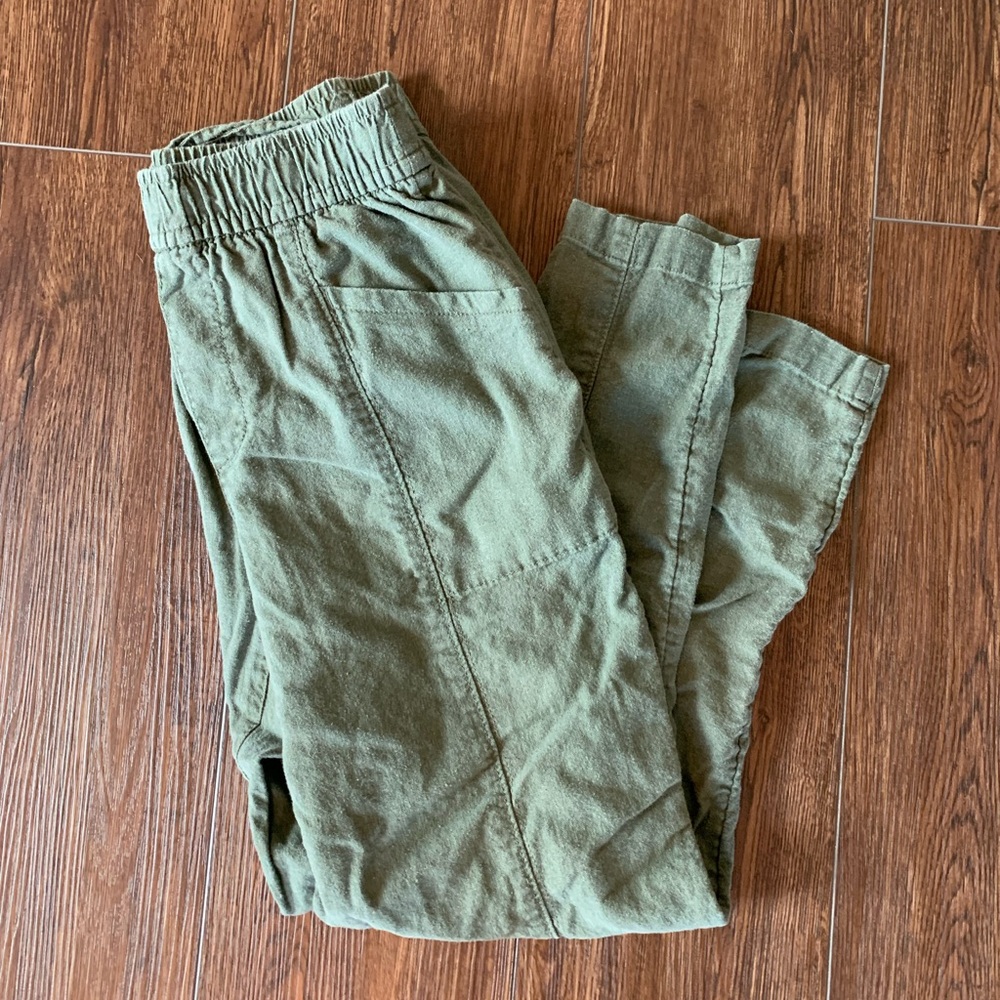 Army green linen crops